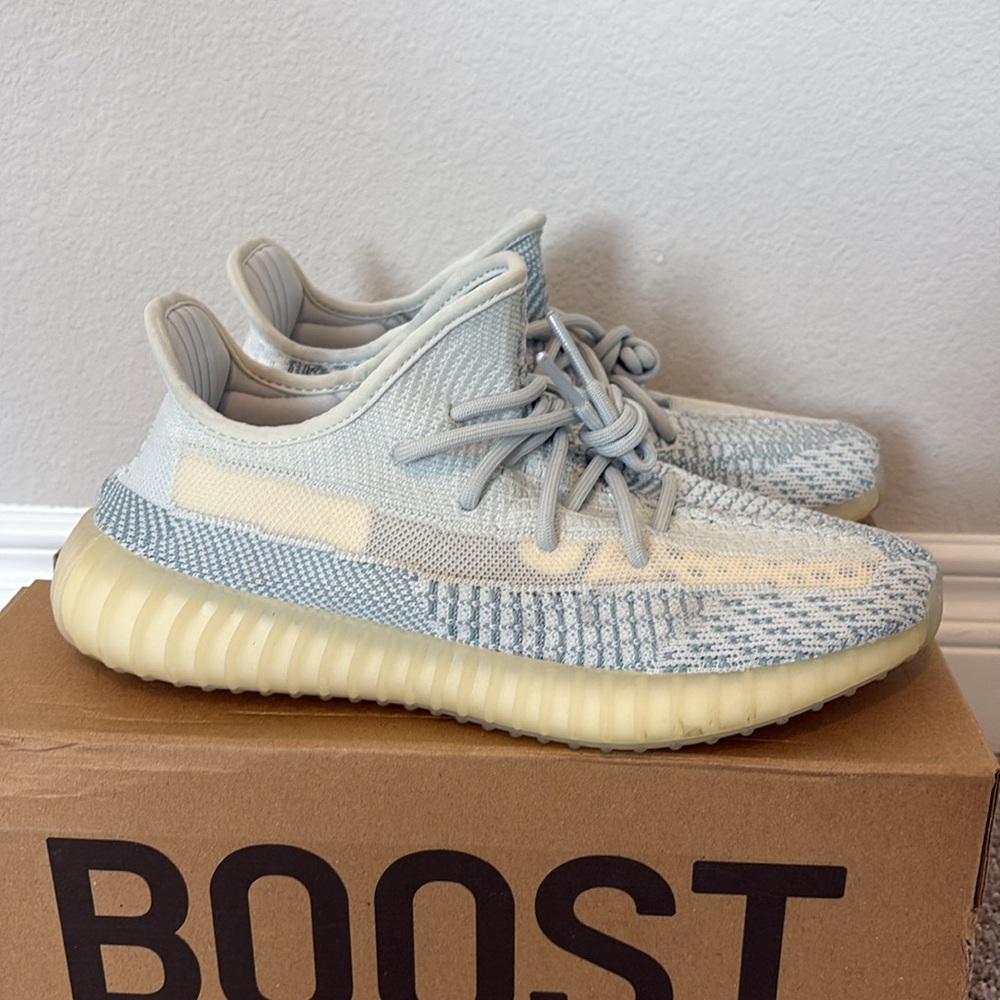 GENTLY USED | Yeezy Boost 350 V2 'Cloud White Non-Reflective | Size 7.5 - Picture 8 of 11